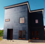 喜多方市 吹き抜け インダストリアルデザインの注文住宅 外観 地中熱基礎工法の家